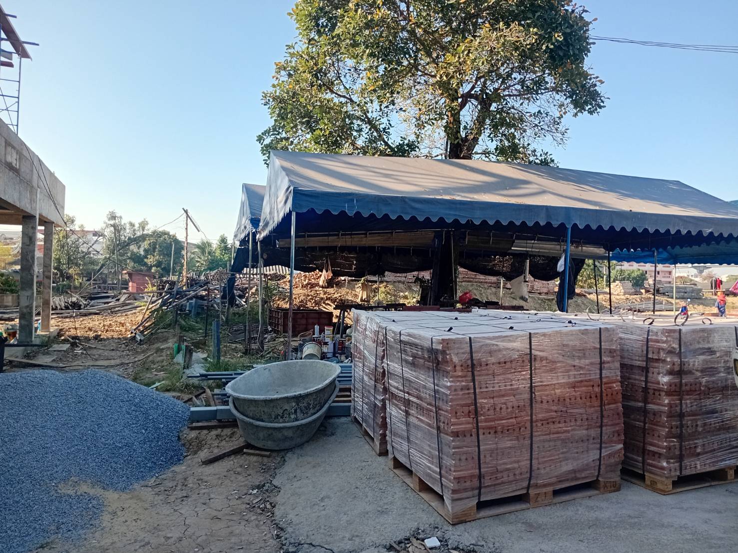 อิฐมอญ มอก. 77-2565 ประเภท ข ภาพการขนส่งไปปากเกร็ด วันที่ 22 ธ.ค. 2568